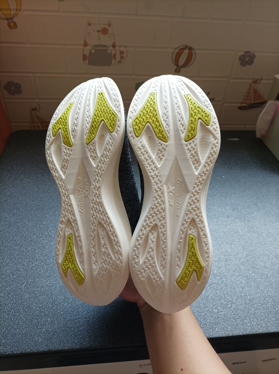 特步系列男鞋跑步鞋运动鞋，41码，全新