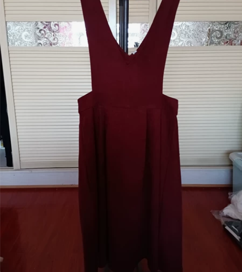 （秋冬上新）酒红色背带裙，110-120斤...