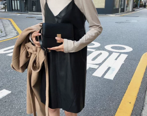 气质显瘦PU皮吊带连衣裙女秋季韩版百搭宽松...