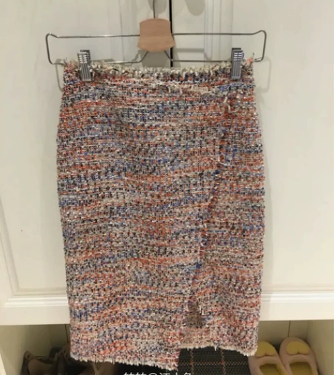 HM包臀裙夏款超级美的配色！ 在HM店里买...