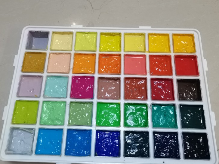 水粉颜料！35色！定价100元！如有需要可私聊！半包邮！！！