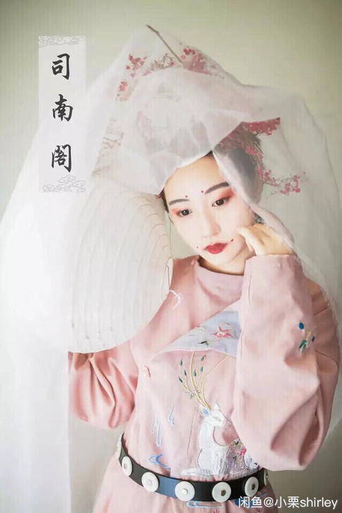 司南阁 圆领袍司南阁绝版正品汉服鹿绣花唐圆...