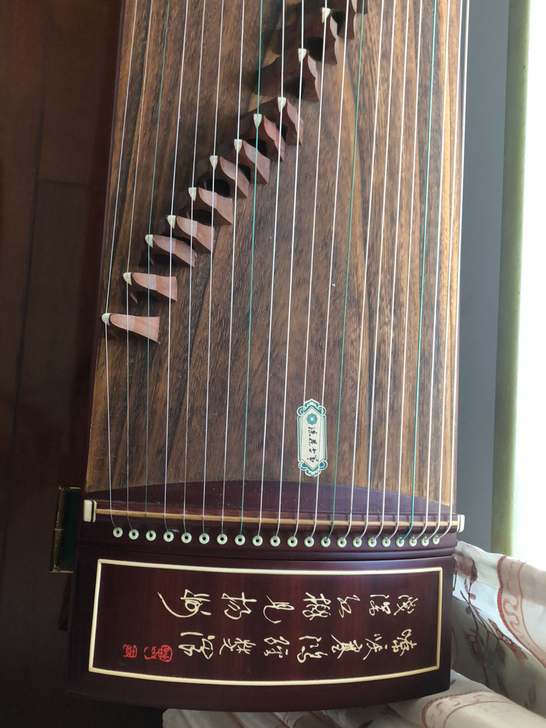 琼花古筝一台，小孩目前用不到了，有初学者可...