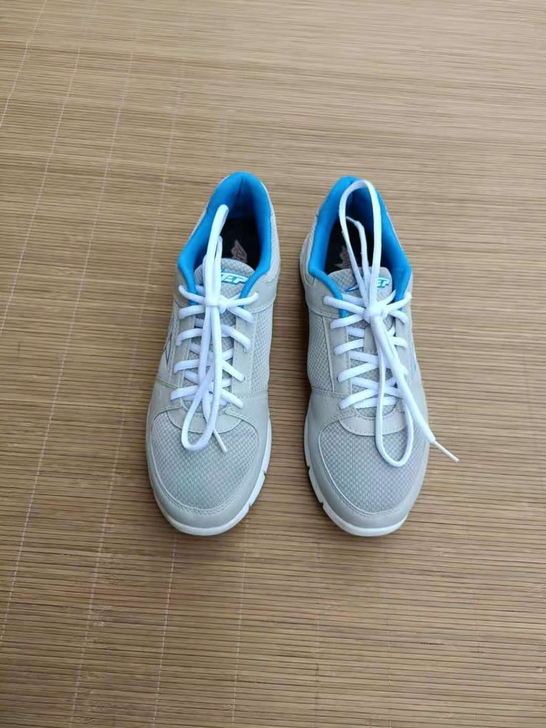 43码 特步运动鞋            ...