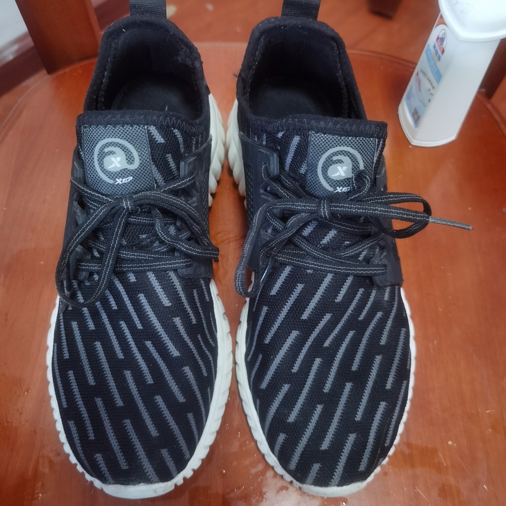 特步黑色网布运动鞋跑鞋38码