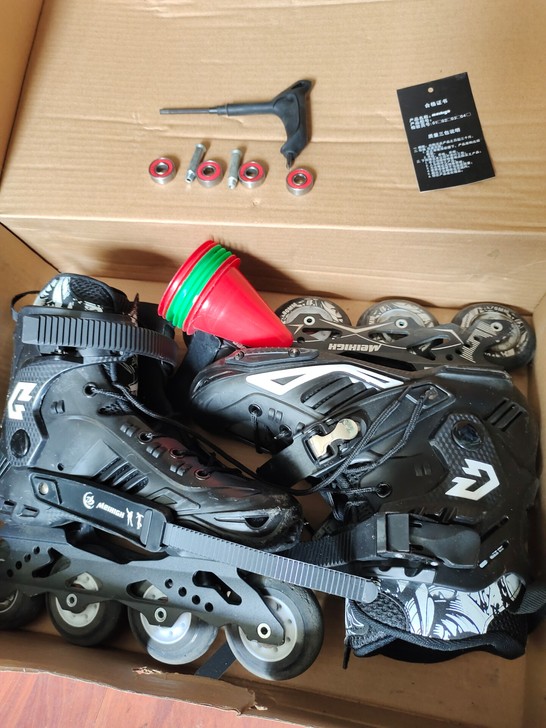 150元 有人需要吗？42码的溜冰鞋，不可...