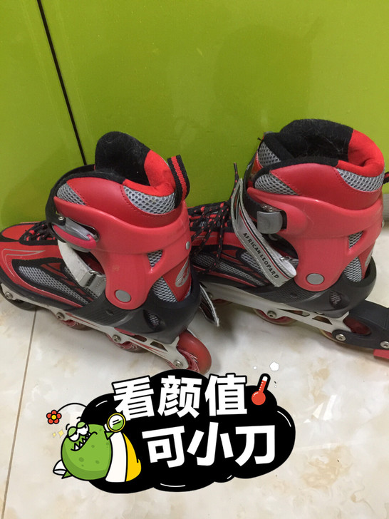 给儿子买的单排旱冰鞋