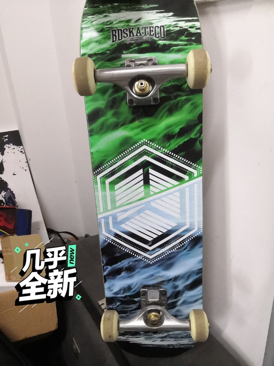 双翘滑板,bdskateco,两年前在板店...