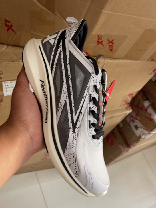 特步致轻四代跑步鞋马拉松跑鞋运动鞋男鞋轻便...