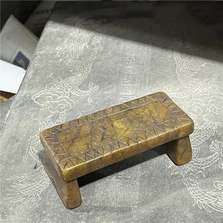 岫玉摆件客厅玉石镇宅古玉老玉凳子汉代玉器古...