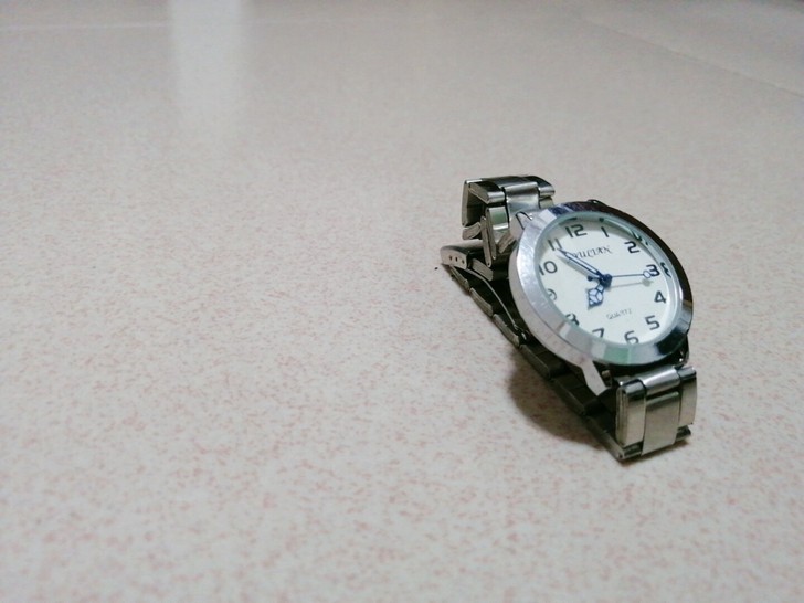 手表实体店倒闭,清仓处理,表略有瑕疵!