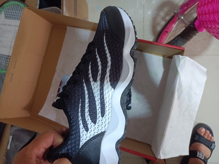 全新特步透气缓震跑步鞋，45码，加厚缓震鞋...