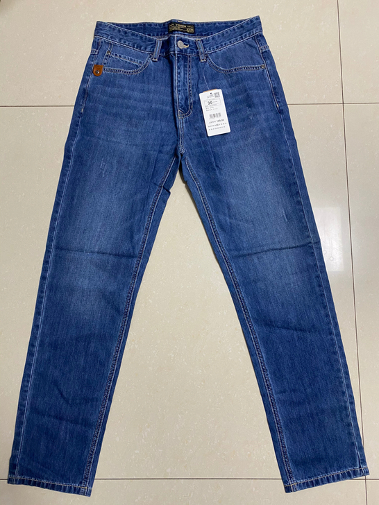 男牛仔裤31码、全新有吊牌。100%棉