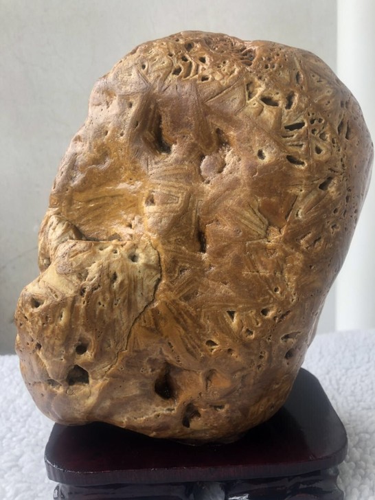 黄蜡石稻草观赏摆件10多斤。