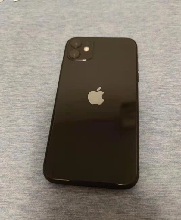 苹果11黑色。128G 原装国行，配件齐全...