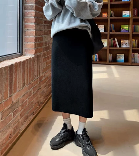 出一件长款针织半身a字裙  m 码 有意的...