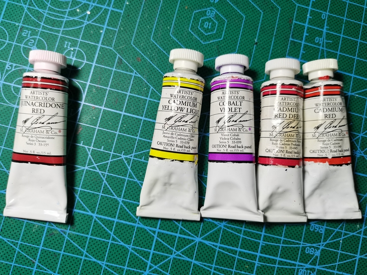 mg水彩颜料、还剩这几支重复色、最后几支了...