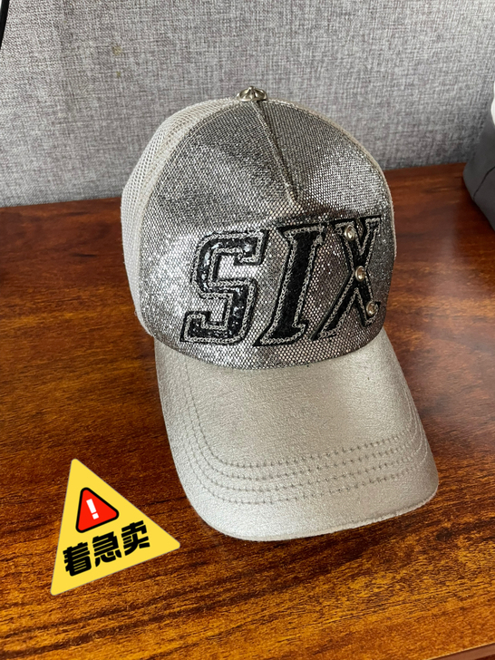 时尚防晒帽，后面扣子有点小瑕疵，所以便宜卖...