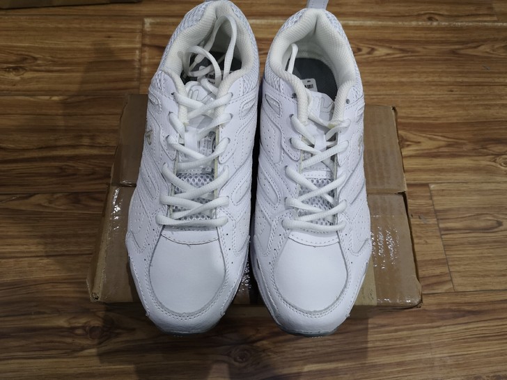 美国带回，斐乐纯白网面鞋一双 40.5码