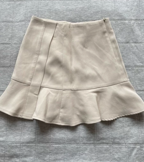 全新秋冬荷叶边半身裙 sm可穿 主页满五...