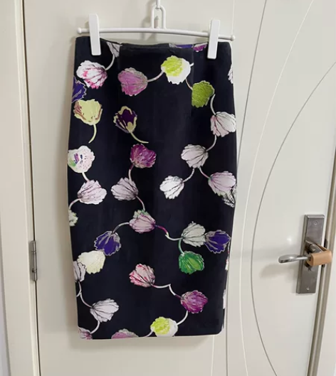 铅笔裙，有弹性，裙长72公分，102也可以...