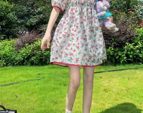 夏日系初恋风甜美方领泡泡袖草莓格子裙[不刀...