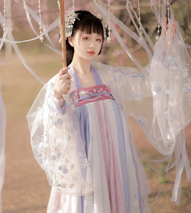 刀出不知名的汉服  l码 无大袖