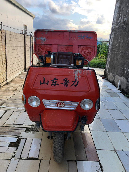 工程干完,留有柴油自卸三轮车一辆,车况良好...