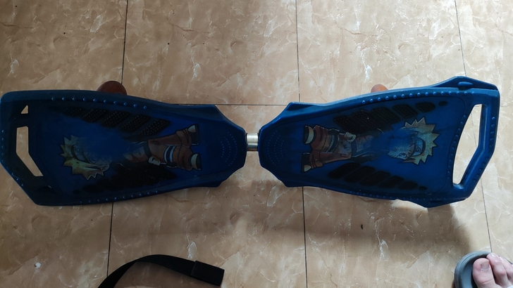 小时候用的，两轮滑板