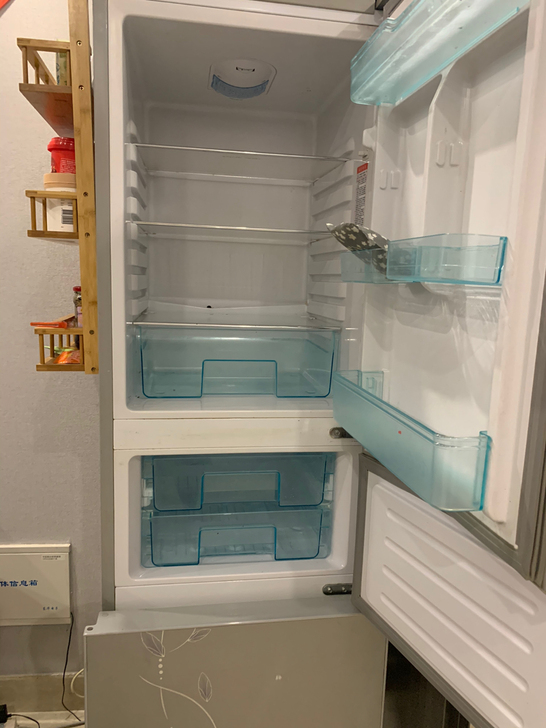 因容量不够,购置了一台新的冰箱,现闲置一台...