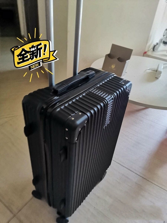 闲置出一个全新26寸里面是拉链的大容量行李...