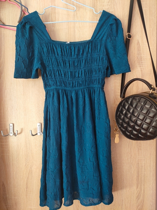 无色差哦很好看的蓝色，均码。20一件3件包邮