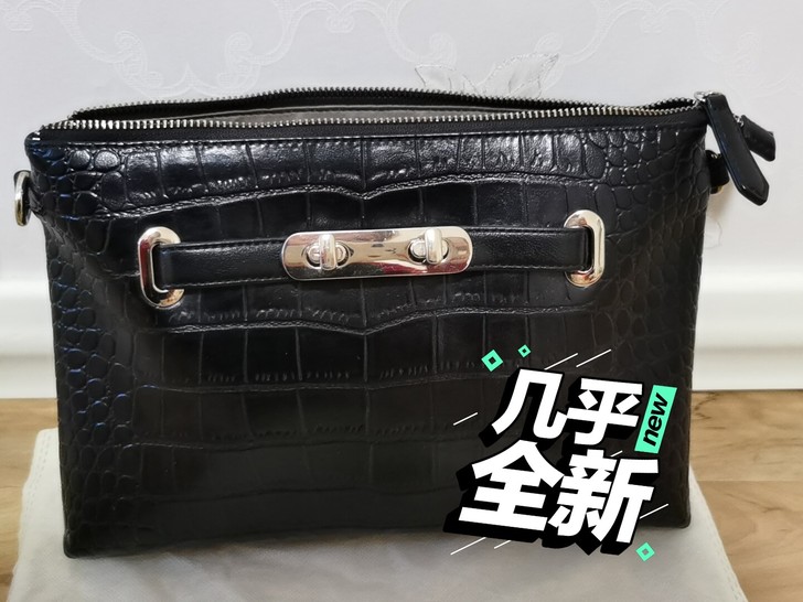 稻草人家实体店购入 几乎全新 没背几次 可...