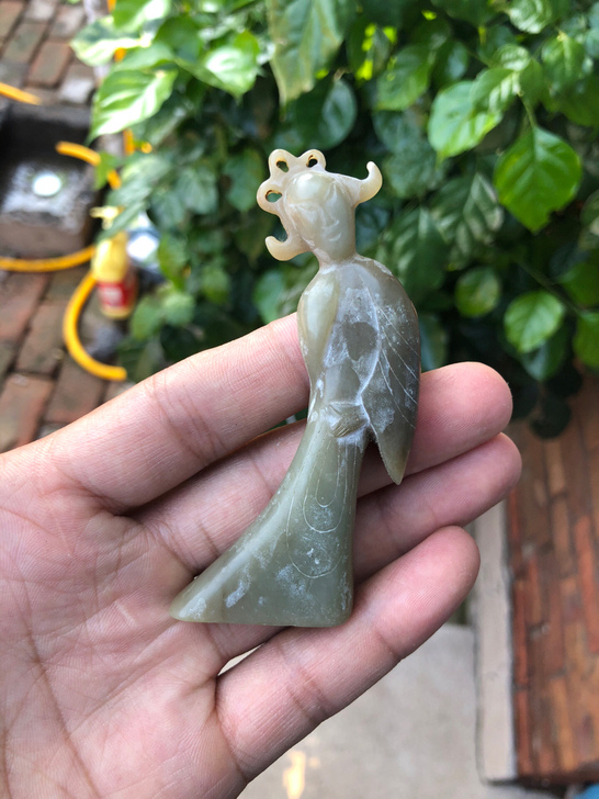 老玉人玉雕侍女美人   以前收的一枚老玉质...