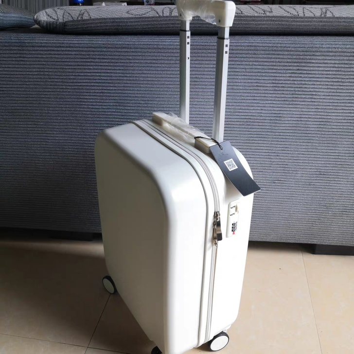 全新闲置谷物白拉杆箱万向轮 20寸登机箱