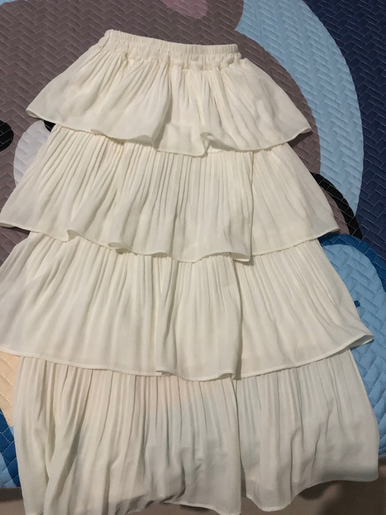 出一条白色蛋糕裙  全新  有弹性 s 或...