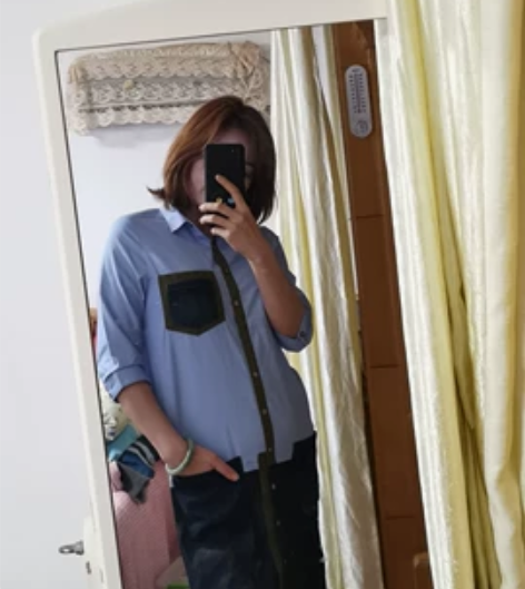 中性风衬衫连衣裙，专柜正品，质量超好。本人...