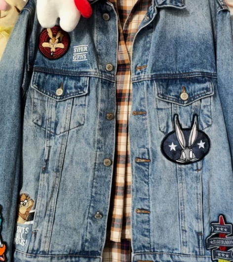 中性风牛仔外套 卡通图案，生动有趣 内搭衬...