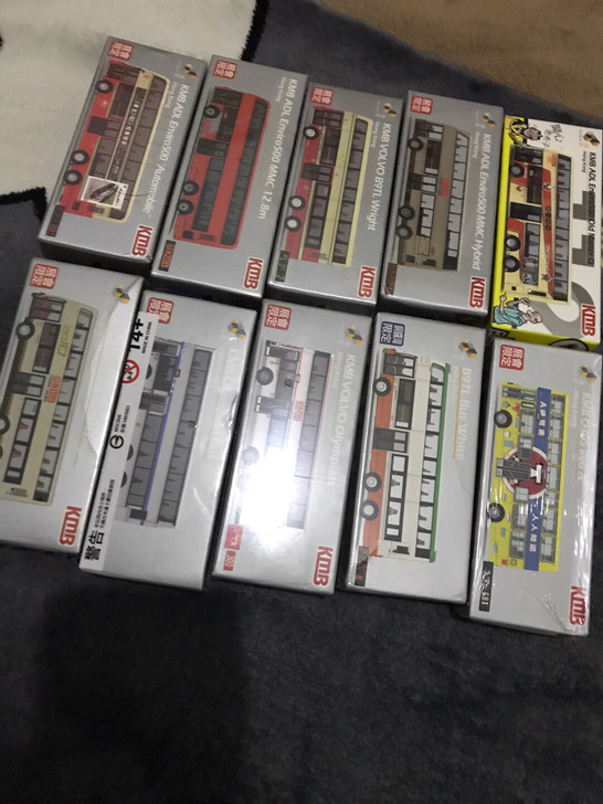 老夫子展会限量巴士一套齐全(未拆封)