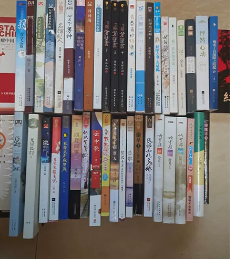 青春小说 五块一本运费每四本收六块，有想要...