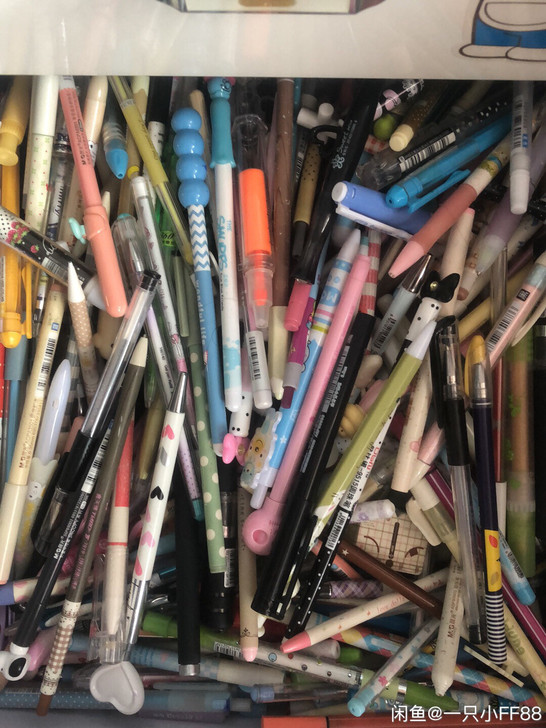 自动铅笔、黑色水笔、圆珠笔各种笔任意挑选1...