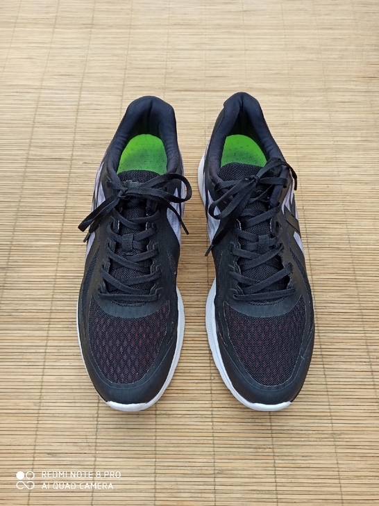 44码特步运动鞋