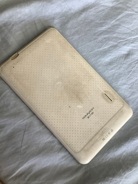 索立信，别的信息我也不知道。外屏没了内屏完...