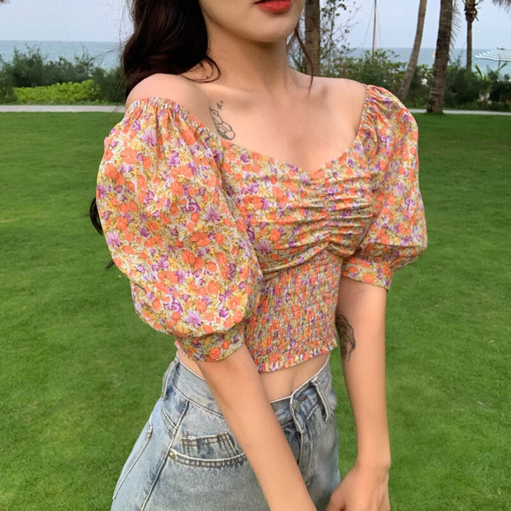 泡泡袖碎花上衣