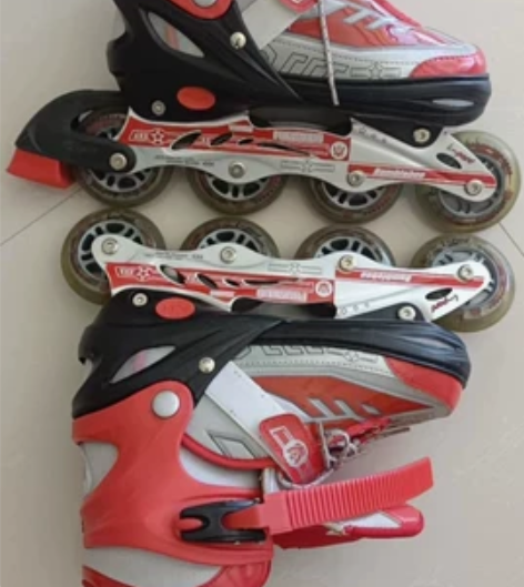 捷豹旱冰鞋，买很久了，只穿过一次，没有划痕...