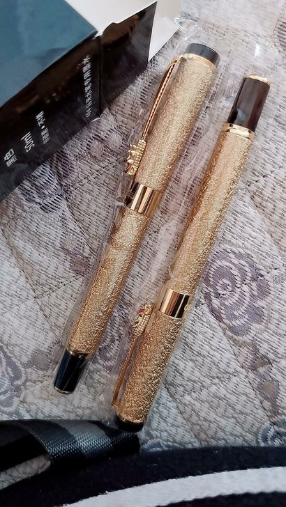 两支牌子钢笔带墨水！客户送的闲置包邮
