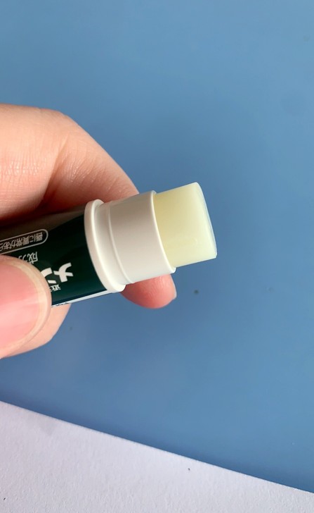 进口润唇膏，低价出售 ，日本近江保湿补水润...