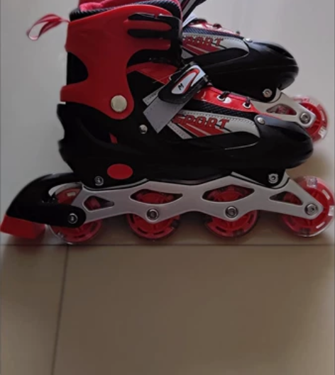 儿童轮滑 朋友轮滑俱乐部不做了 全新轮滑鞋...