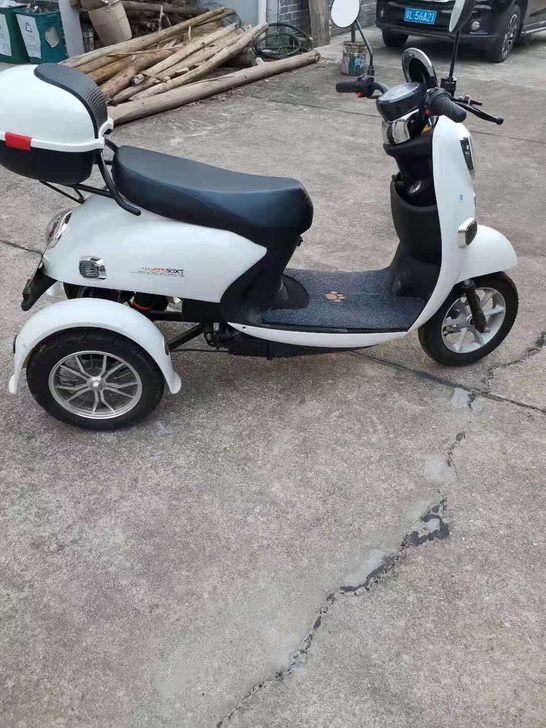 三轮电动车.老人代表电动车