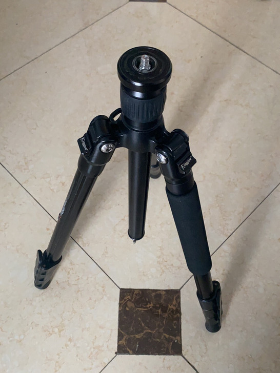 摄影三角架 不带云台，还有个包橙色看图